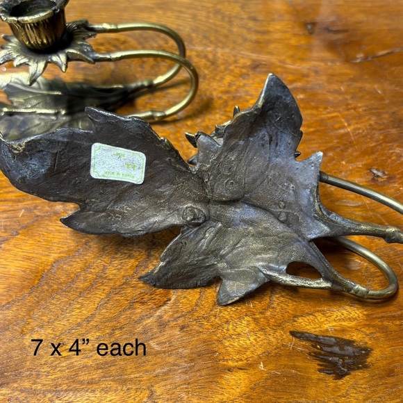 Set of two intricate leaf brass candlestick holders - Picture 3 of 6